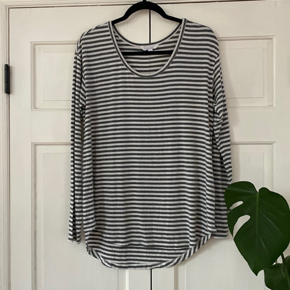 Banana Republic Luxespun Gray Grey White Striped‎ Long Sleeve Curved Hem Modal
